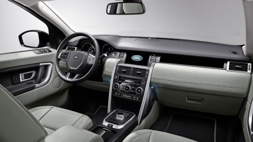 Land Rover heeft de vanafprijs bekend gemaakt van de Discovery Sport, die in januari bij de dealer staat. De opvolger van de Freelander verlaat de showroom voor een bedrag van minimaal 40.700 euro.