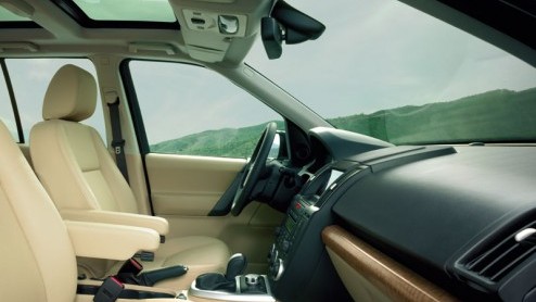 Van de week waren er al uitgelekte foto�s te zien van de nieuwe Land Rover hier op Autovandaag, nu presenteren wij de offici�le plaatjes.