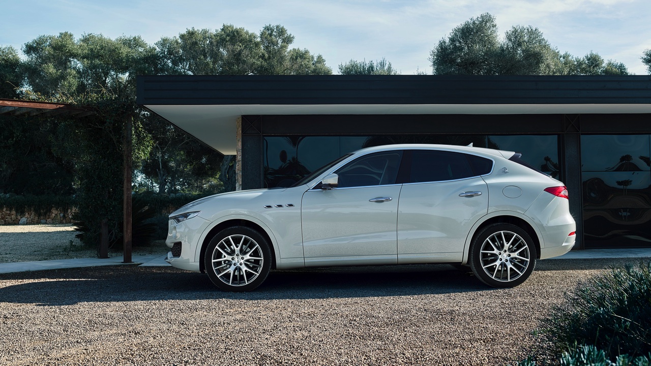 De nieuwe Maserati Levante nader bekeken, live op de Autosalon van Geneve 2016.
