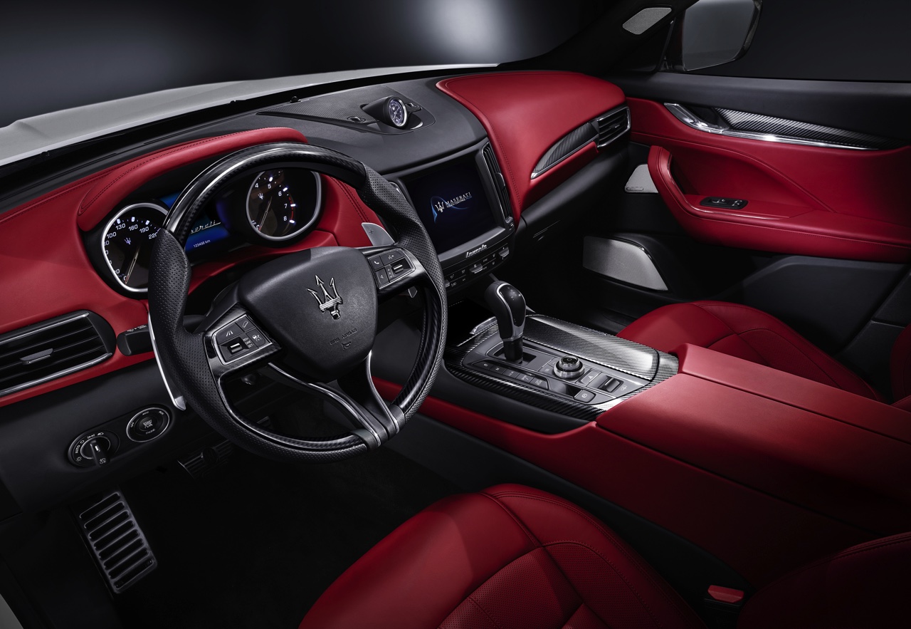 De nieuwe Maserati Levante nader bekeken, live op de Autosalon van Geneve 2016.