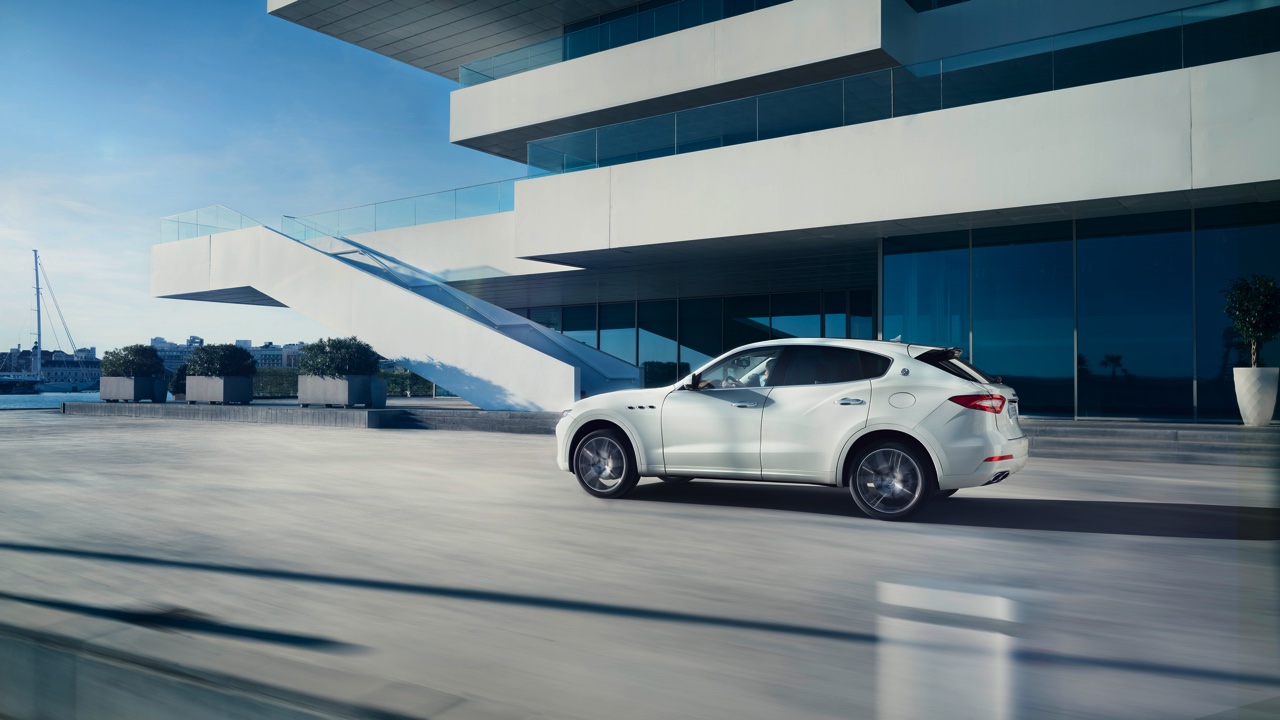 De nieuwe Maserati Levante nader bekeken, live op de Autosalon van Geneve 2016.