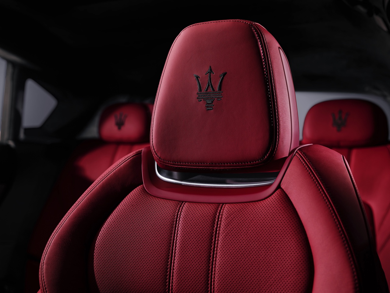 De nieuwe Maserati Levante nader bekeken, live op de Autosalon van Geneve 2016.