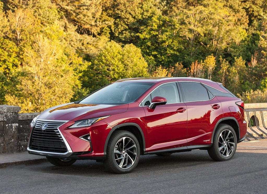 Lexus positioneert zich in Nederland als luxe premium hybridemerk en dus komen de modellen met 2.0 liter turbomotor niet naar onze showroom.