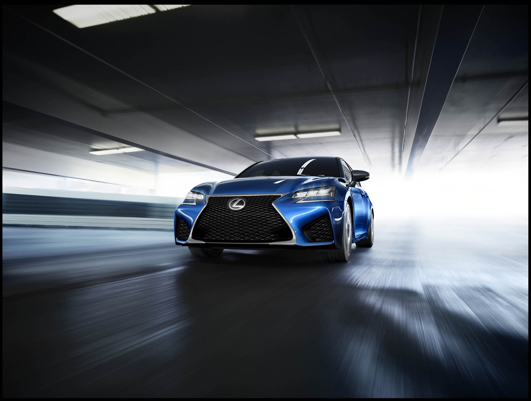 De Lexus GS krijgt een sportief topmodel, de GS F. Waar zijn concurrenten het met turbo's of superchargers doen, krijgt de GS F een atmosferische V8. Net als in de RC F levert het 5,0 liter blok 477 p