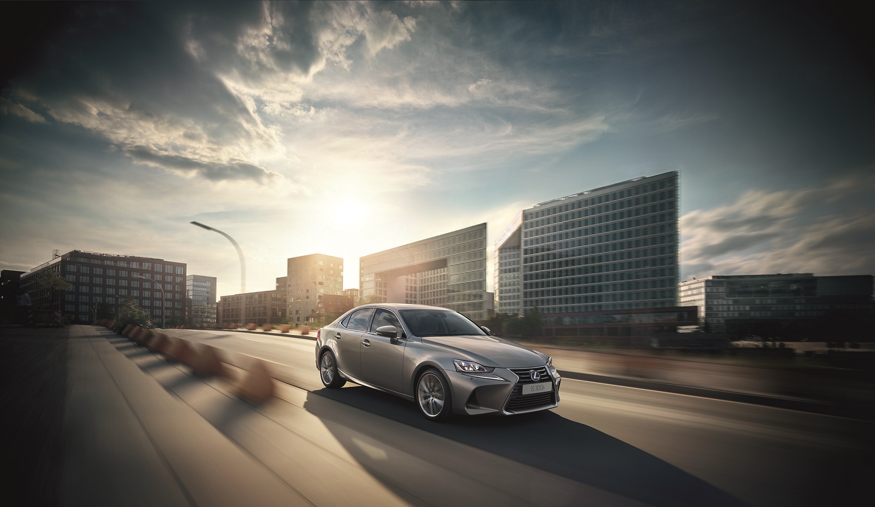 De Lexus IS heeft een facelift gekregen. De auto is op verschillende punten aangepakt en komt volgend jaar op de markt. Nu weten we alvast wat ie gaat kosten.