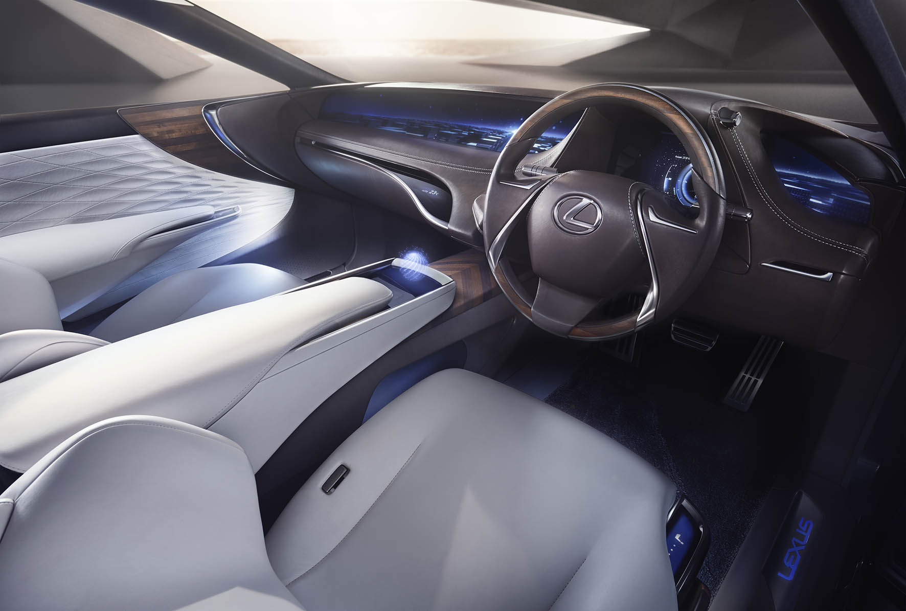 De Lexus LF-FC concept car is de LS-limousine van de toekomst, met het design van een Gran Turismo en vooruitstrevende techniek zoals waterstof, de brandstofcel, CFRP en bediening met handgebaren.
