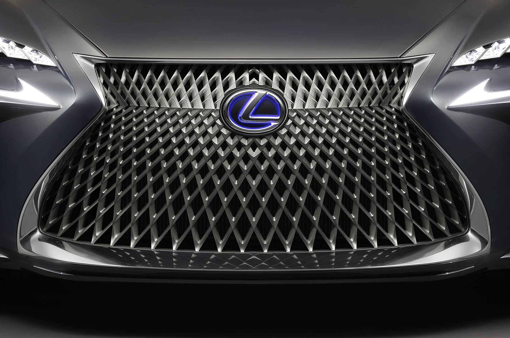 De Lexus LF-FC concept car is de LS-limousine van de toekomst, met het design van een Gran Turismo en vooruitstrevende techniek zoals waterstof, de brandstofcel, CFRP en bediening met handgebaren.