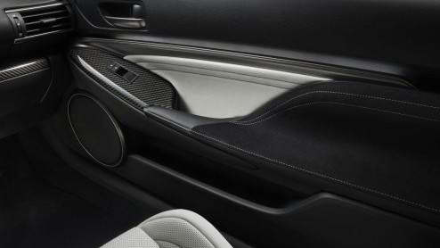 Lexus RC F 5.0 V8 alvast losgeslagen voor Detroit Auto Show 2014.