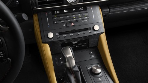 Lexus RC is nieuwe cabriolet van Lexus. Deelt genen van GS-serie en nieuwe IS. Eind 2014 in Japan op de markt, Europa volgt later.