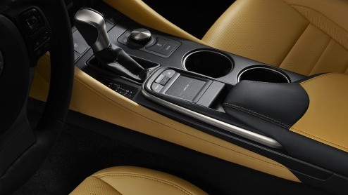 Lexus RC is nieuwe cabriolet van Lexus. Deelt genen van GS-serie en nieuwe IS. Eind 2014 in Japan op de markt, Europa volgt later.