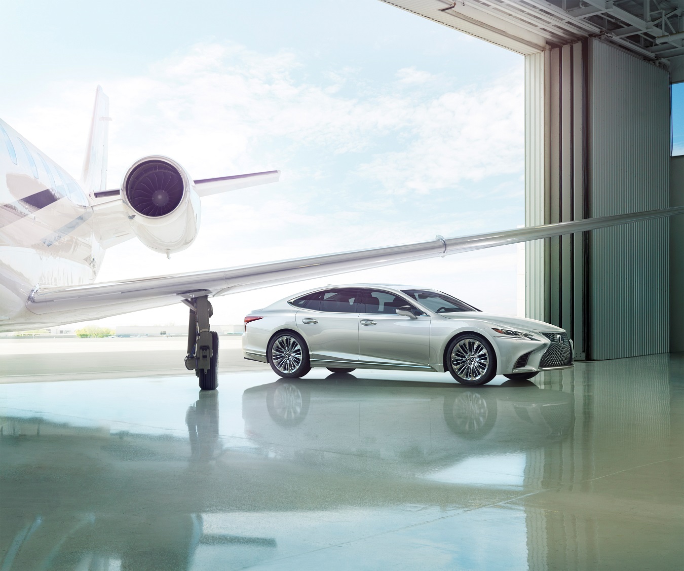 Lexus heeft op de North American International Auto Show het nieuwe vlaggenschip gepresenteerd: de nieuwe generatie LS. De auto slaat een dynamischere weg in, maar comfort blijft belangrijk.