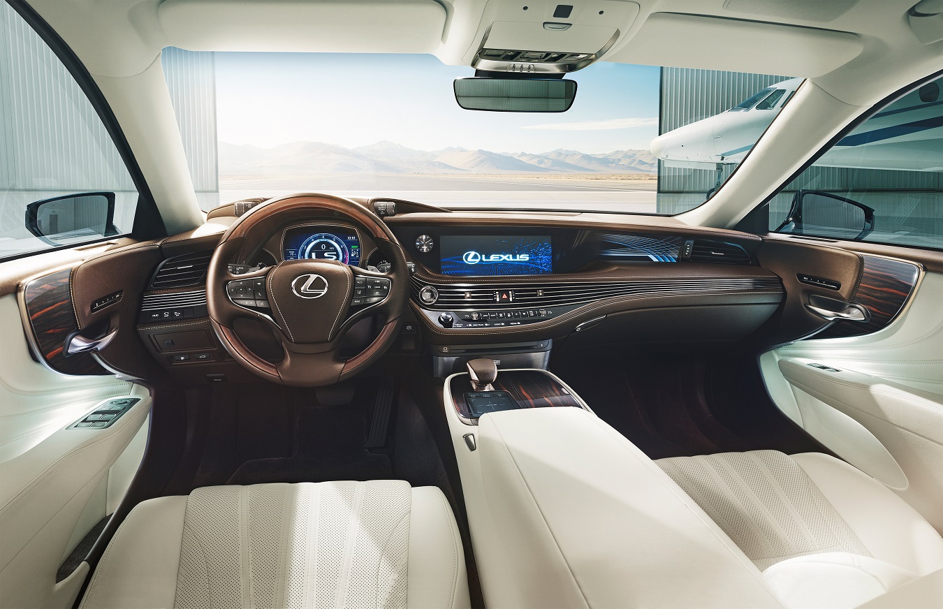 Lexus heeft op de North American International Auto Show het nieuwe vlaggenschip gepresenteerd: de nieuwe generatie LS. De auto slaat een dynamischere weg in, maar comfort blijft belangrijk.