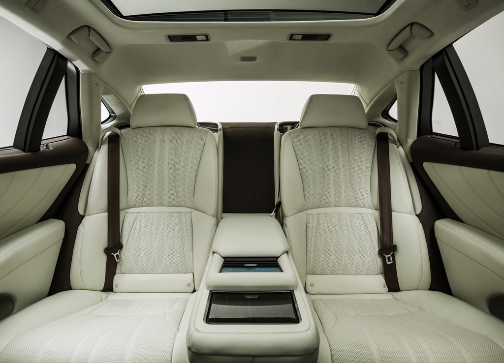 Lexus heeft op de North American International Auto Show het nieuwe vlaggenschip gepresenteerd: de nieuwe generatie LS. De auto slaat een dynamischere weg in, maar comfort blijft belangrijk.