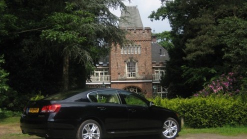 Goed voorbeeld doet goed volgen. Daarom is er de Lexus GS450h. Voor de mobility manager of de directeur met die het goede voorbeeld wil geven, maar ook gewoon voor degene die veel waarde hecht aan een