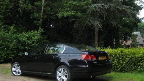 Goed voorbeeld doet goed volgen. Daarom is er de Lexus GS450h. Voor de mobility manager of de directeur met die het goede voorbeeld wil geven, maar ook gewoon voor degene die veel waarde hecht aan een
