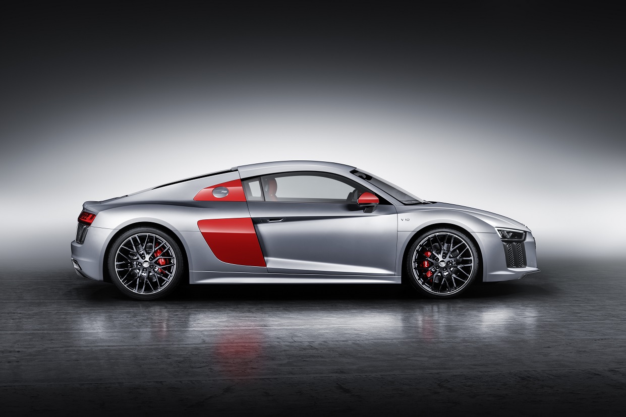 Audi presenteert een gelimiteerde editie voor de R8: de Audi Sport Edition. De auto wordt geleverd in de kleuren van Audi Sport en de oplage bedraagt 200 stuks.