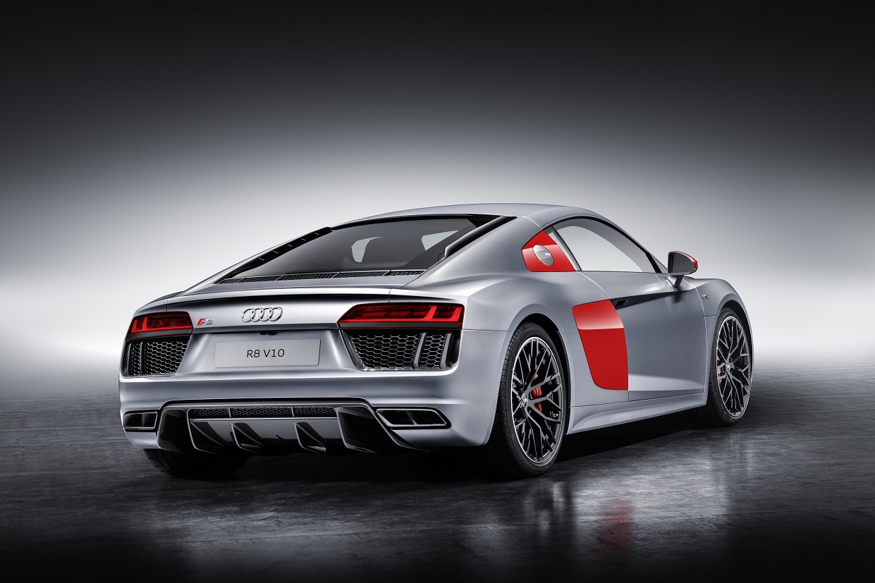 Audi presenteert een gelimiteerde editie voor de R8: de Audi Sport Edition. De auto wordt geleverd in de kleuren van Audi Sport en de oplage bedraagt 200 stuks.
