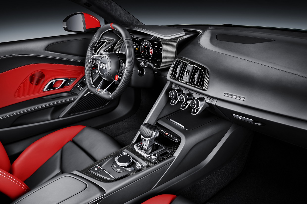 Audi presenteert een gelimiteerde editie voor de R8: de Audi Sport Edition. De auto wordt geleverd in de kleuren van Audi Sport en de oplage bedraagt 200 stuks.