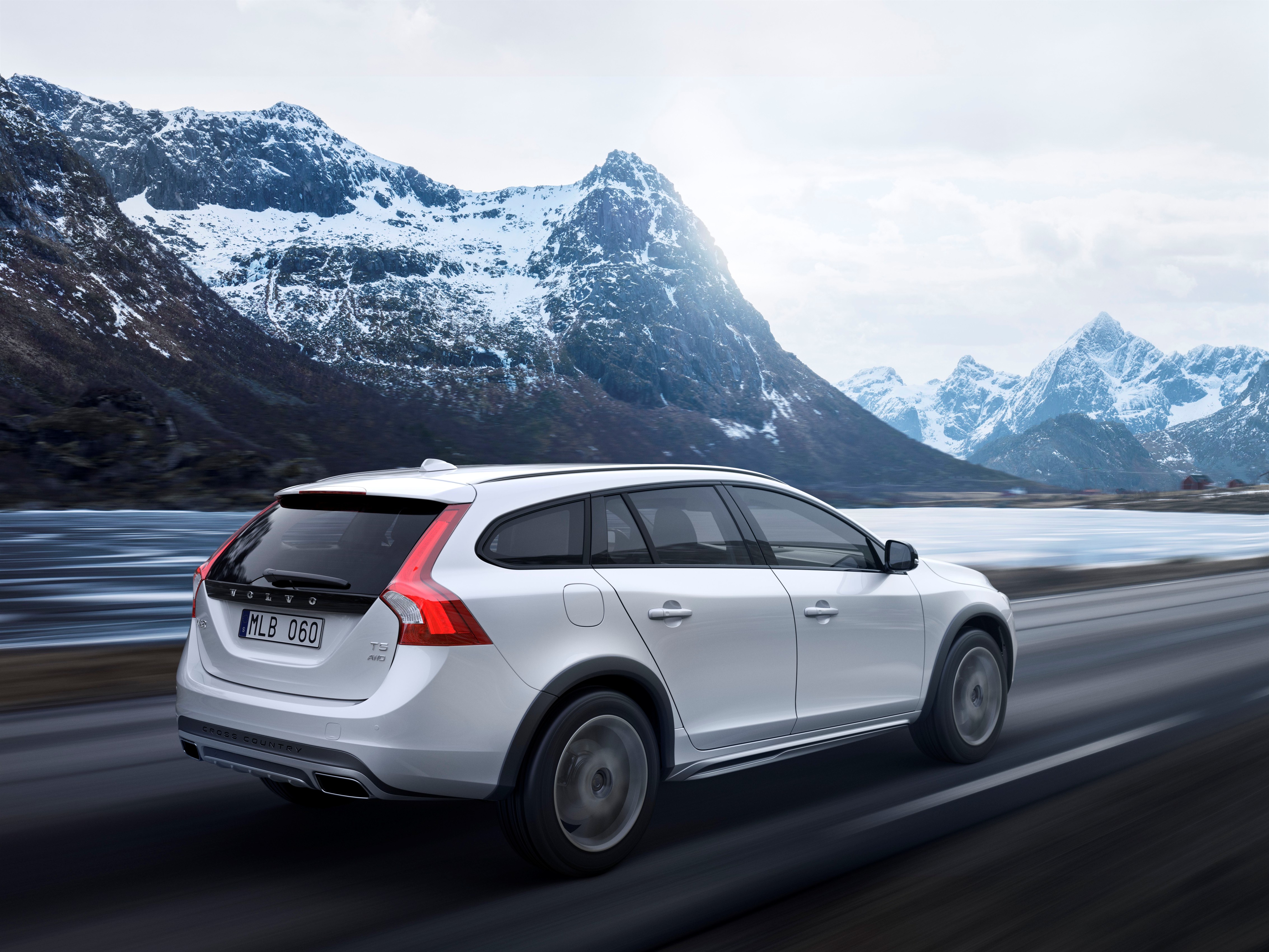 Prijzen en uitvoeringen Volvo S60 en V60 Cross Country op een rij. De S60 is er met de D4 dieselmotor en de V60 start met de D3, D4 en T5. Diesels scoren 20% bijtelling.