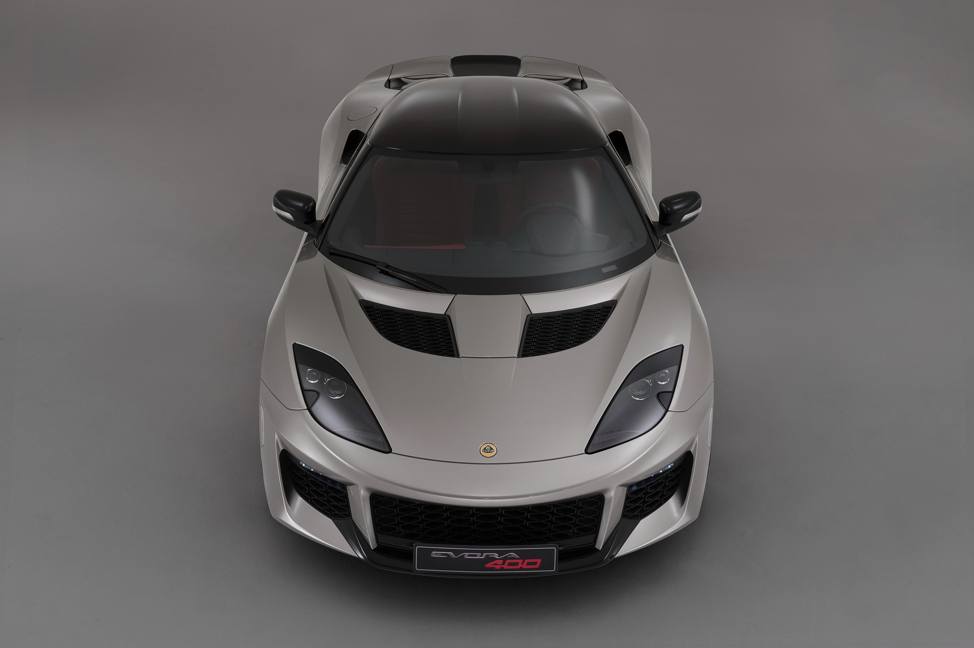 Lotus lanceert in Genve de Evora 400. Van buiten lijkt het misschien op een lichte facelift, maar onderhuids is er een hoop nieuw.