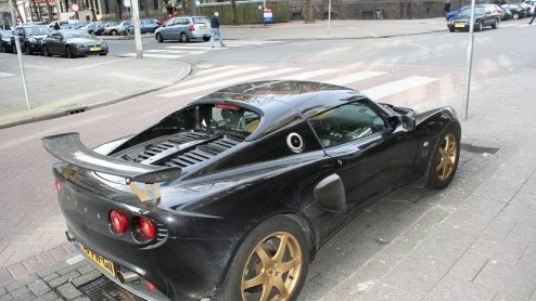 Op deze zonnige vrijdagmiddag heb ik mijn camera ter hand genomen om te kijken wat er zoal in het pittoreske Rotterdam te vinden is op straat. In het uur dat ik door de straten heen wandelde kwam ik o