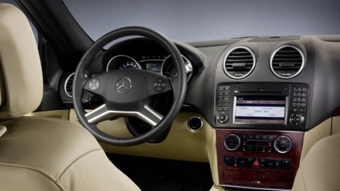 Onder de noemer 'meer voor minder' levert Mercedes de M-Klasse Grand Edition. In deze speciale uitvoering draait het om veel luxe voor een aantrekkelijke prijs.