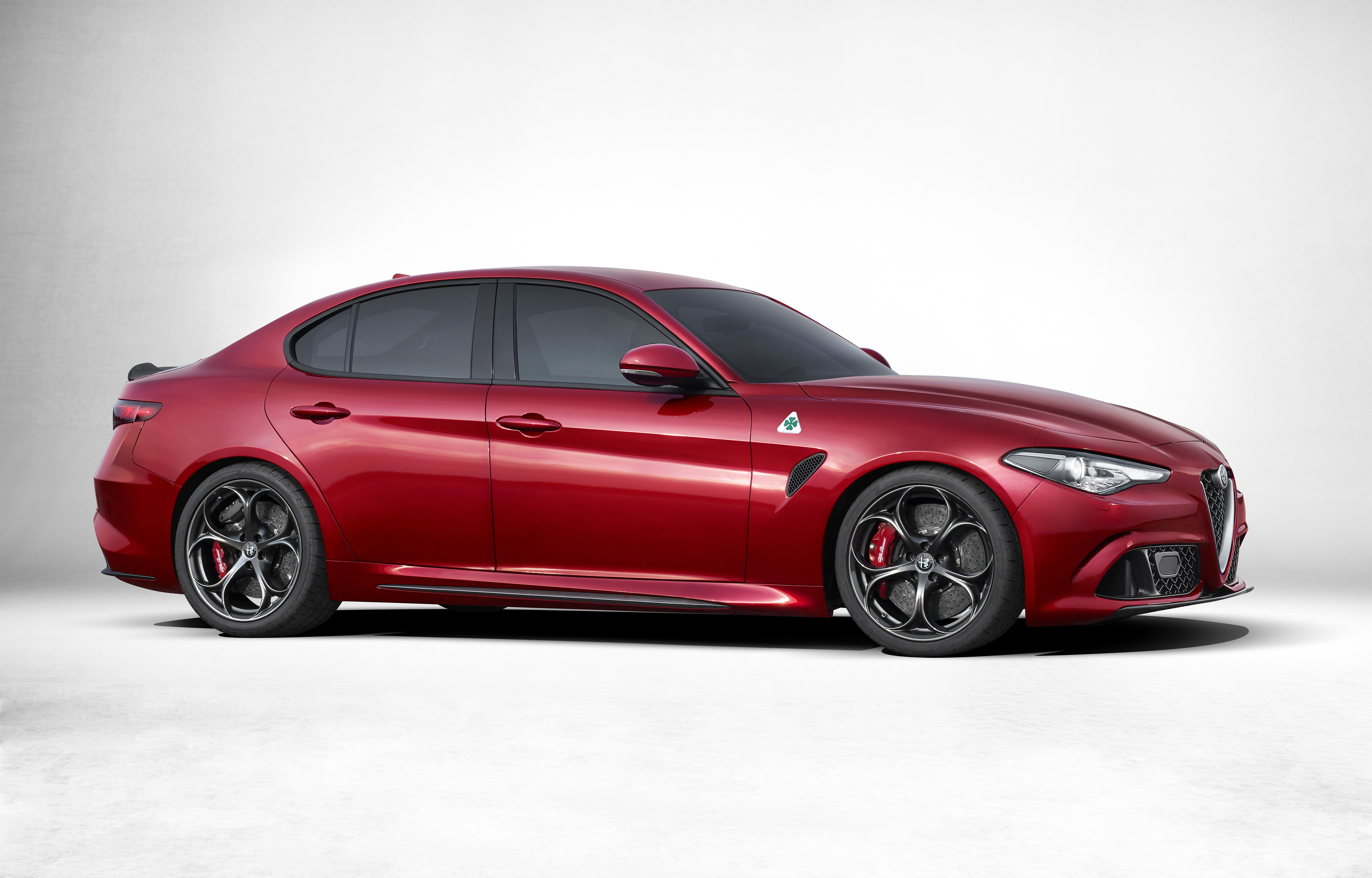De naam is bekend, het uiterlijk is volledig nieuw. In het Alfa Romeo Museum in Arese heeft Alfa Romeo het doek getrokken van de Giulia.