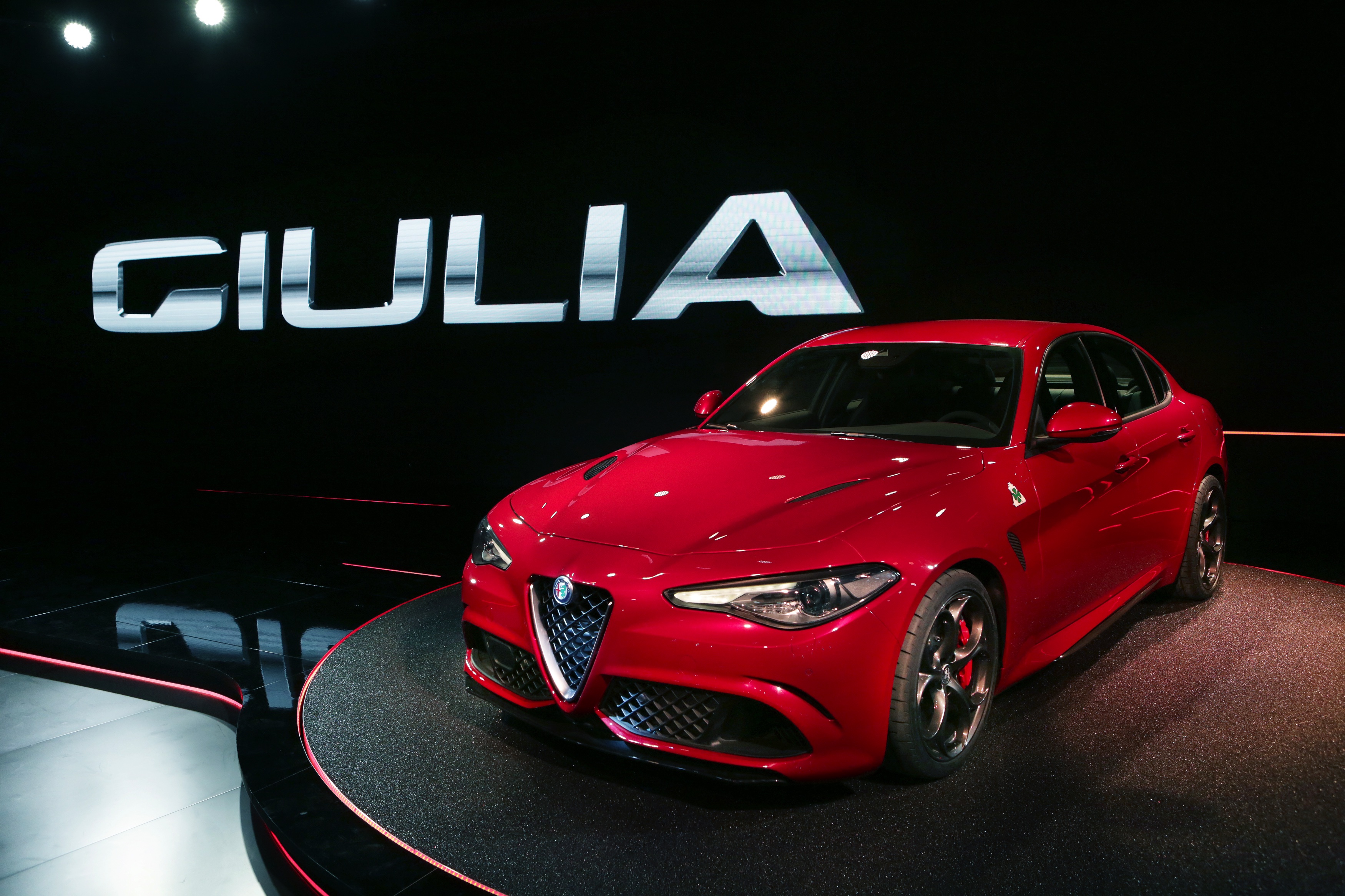 De naam is bekend, het uiterlijk is volledig nieuw. In het Alfa Romeo Museum in Arese heeft Alfa Romeo het doek getrokken van de Giulia.