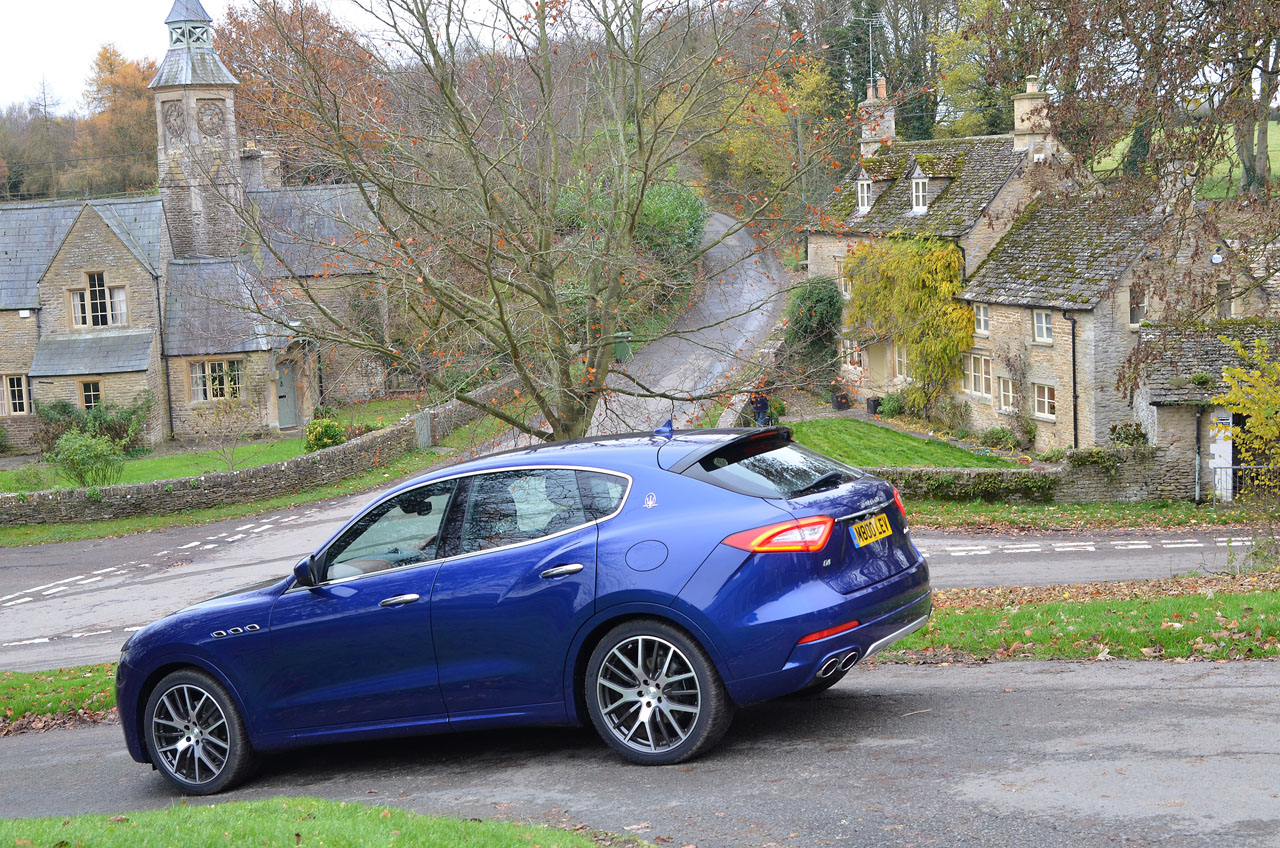 AutoVandaag maakte door middel van een autotest kennis met de Maserati Levante diesel op het Britse platteland.
