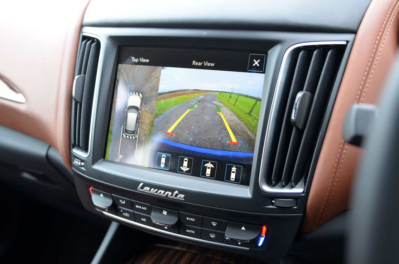 AutoVandaag maakte door middel van een autotest kennis met de Maserati Levante diesel op het Britse platteland.