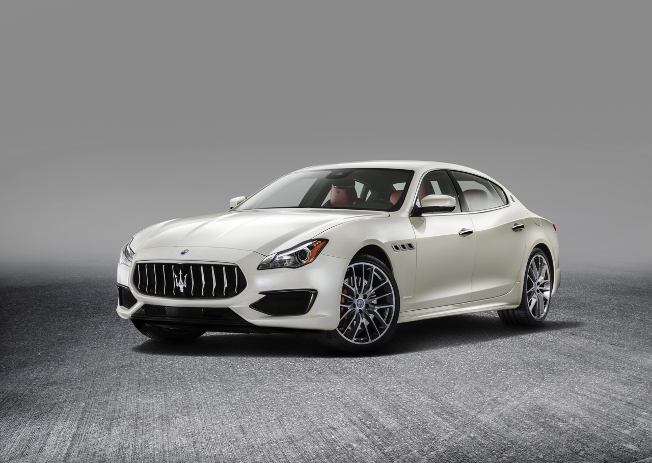 Maserati Quattroporte krijgt een facelift. Het 2016-model pronkt met een spitsere grille, nieuw dashboard en nog sterkere motoren.