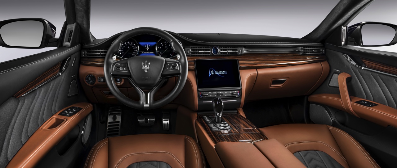 Maserati Quattroporte krijgt een facelift. Het 2016-model pronkt met een spitsere grille, nieuw dashboard en nog sterkere motoren.