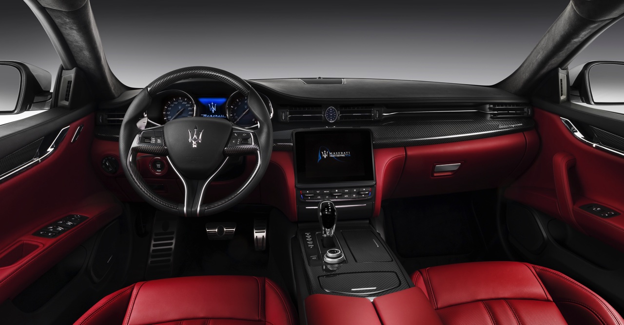 Maserati Quattroporte krijgt een facelift. Het 2016-model pronkt met een spitsere grille, nieuw dashboard en nog sterkere motoren.