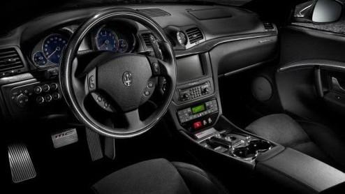 Om de sportieve aspiraties van de Maserati GranTurismo nog meer te benadrukken, kan de MC Sport Line uitkomst bieden. Met deze lijn accessoires schijnt dit Italiaanse raspaard nog venijniger in je bin