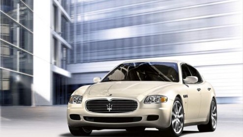 Het mooiste alternatief in de luxe sedan klasse is zonder twijfel de Maserati Quattroporte. Sportief, snel en elegantie zijn verwerkt in dit model.