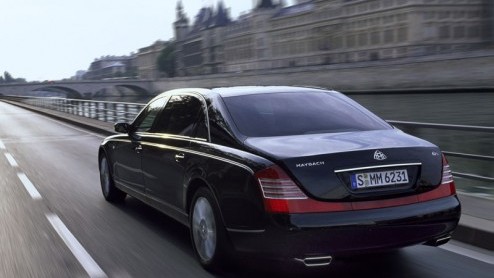 Maybach heeft besloten om ook het grootste model van het merk, de 62, uit te rusten met de 612 pk sterke 6.0 liter V12. Dat is inderdaad dezelfde motor als in de 57 S.