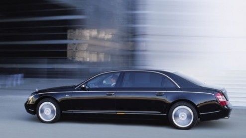 Maybach heeft besloten om ook het grootste model van het merk, de 62, uit te rusten met de 612 pk sterke 6.0 liter V12. Dat is inderdaad dezelfde motor als in de 57 S.