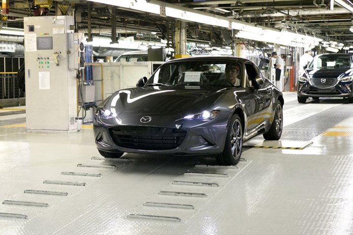 Introductie Mazda MX-5 RF nu in productie, maar de eerste exemplaren staat vanaf het voorjaar 2017 in de showroom van de Mazda-dealers.