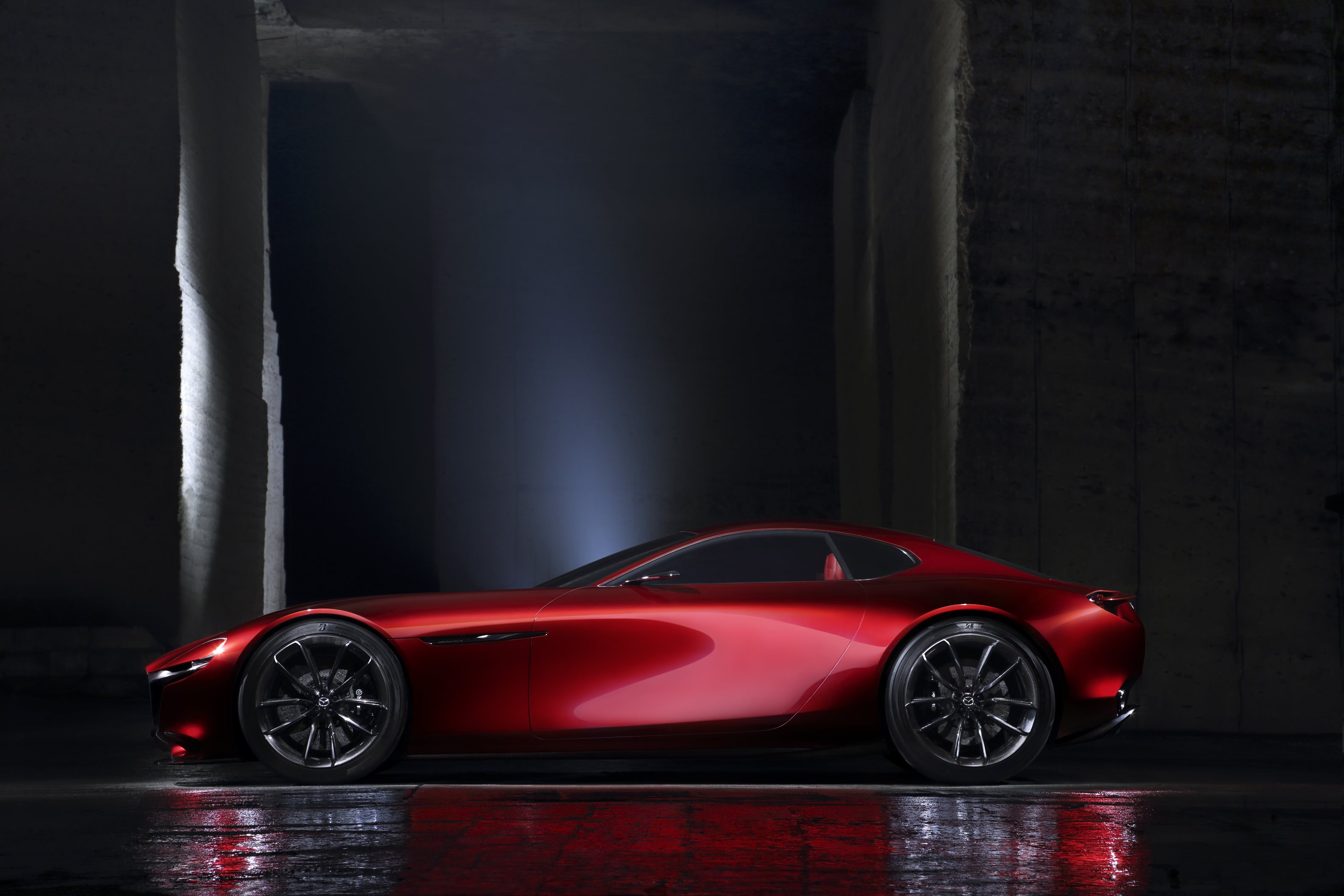 Mazda onthult spectaculaire RX-Vision Concept Car op Tokyo Motor Show. Het spectaculaire studiemodel is uitgerust met een rotatiemotor.
