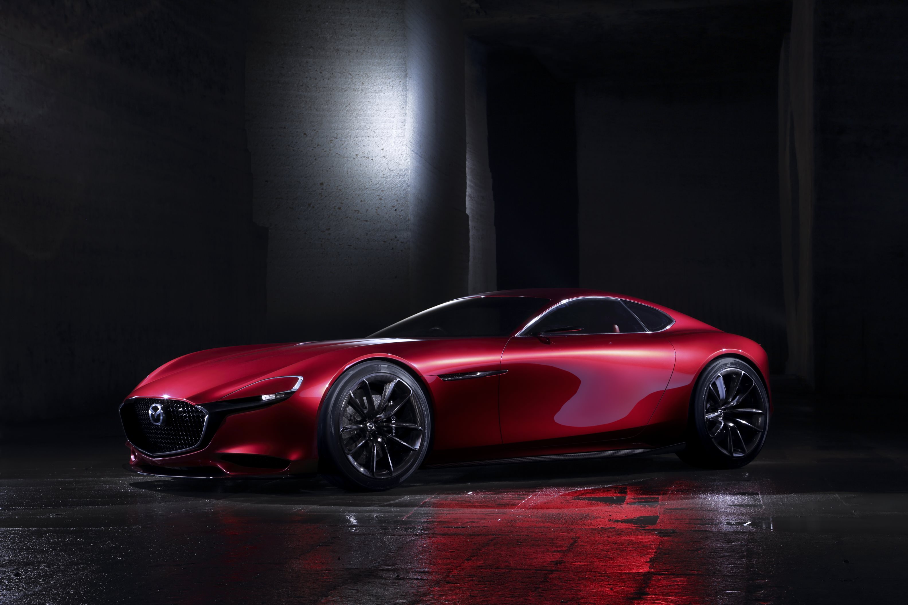Mazda onthult spectaculaire RX-Vision Concept Car op Tokyo Motor Show. Het spectaculaire studiemodel is uitgerust met een rotatiemotor.
