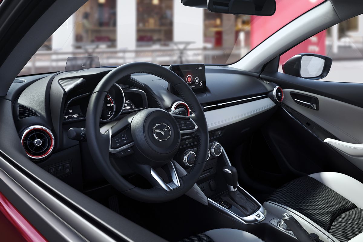 Op de Autosalon van Genve heeft Mazda de subtiel gefacelifte versies van de Mazda2 en CX-3 onthuld.