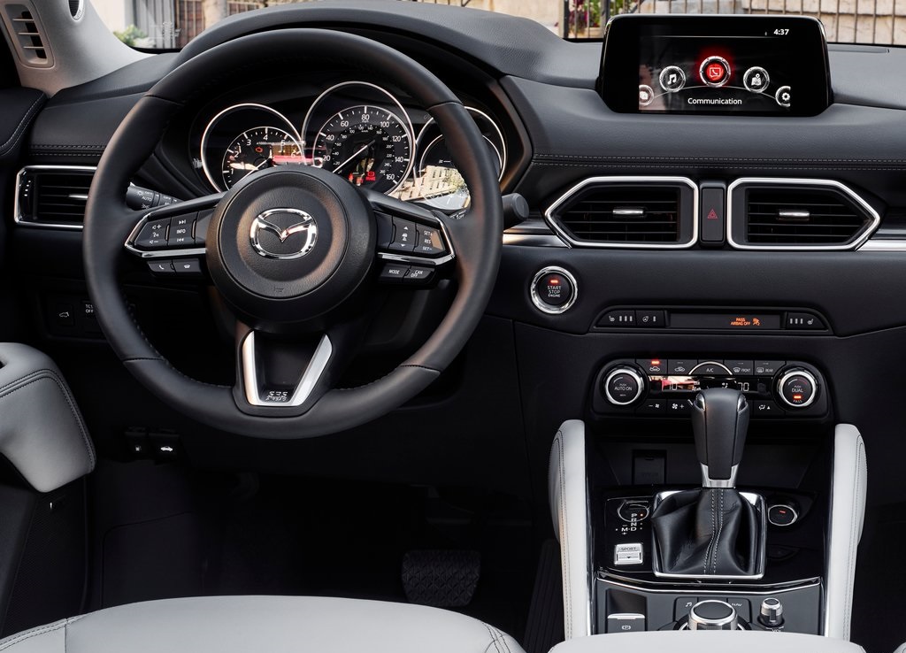 Op de Los Angeles Auto Show presenteert Mazda de nieuwe CX-5. Zoals we al verwachtten een evolutie van het best succesvolle vorige model.