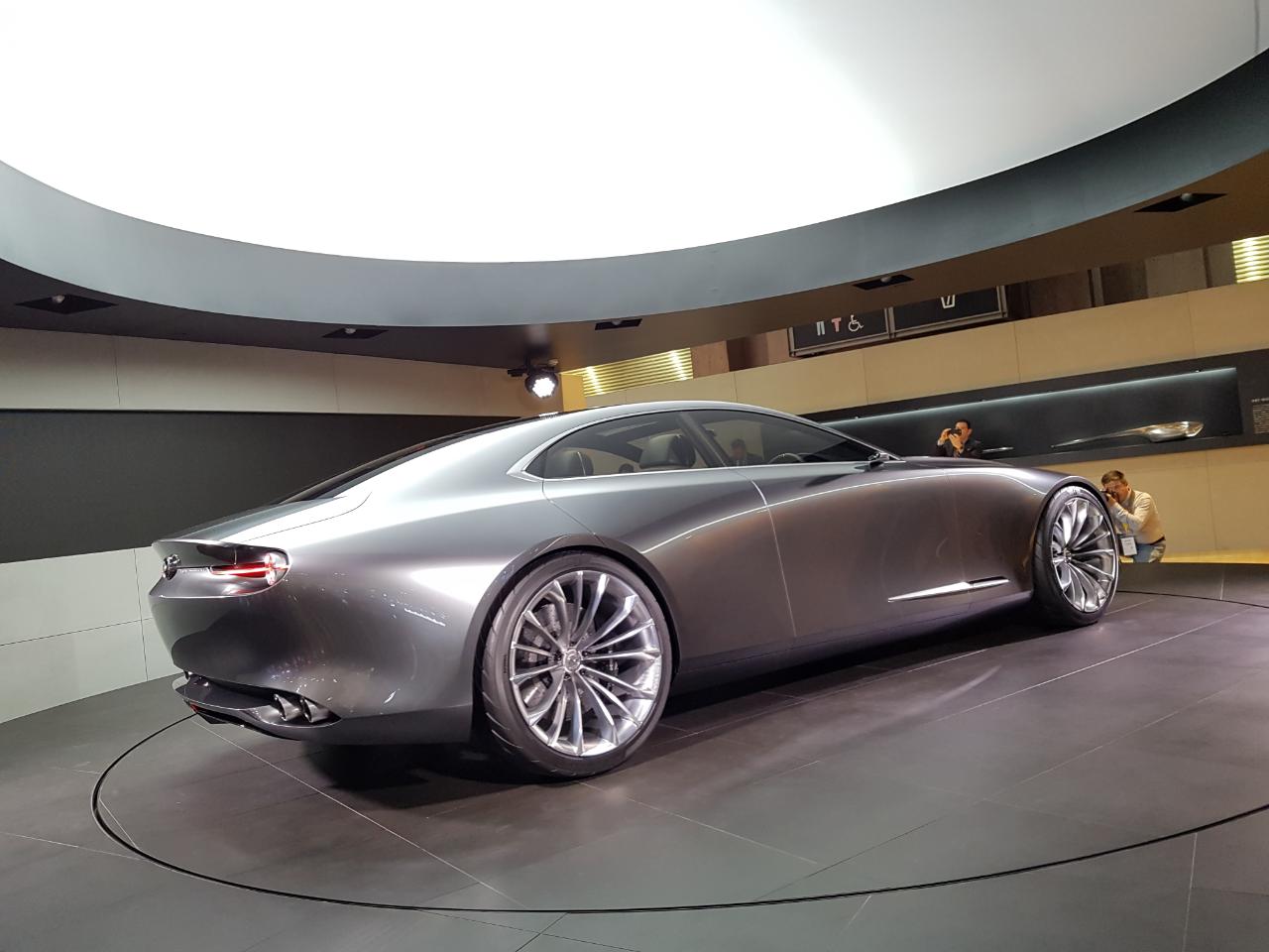 Mazda laat in Tokyo twee concepts zien waarmee de zevende generatie qua ontwerp wordt ingeluid. Belangrijk nieuws is verder de Skyactiv-X motor, een 2 liter met zelfontbranding.