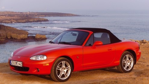 De MX-5 bestaat 25 jaar. Reden voor Mazda om fans en klanten over de hele wereld samen te brengen op n platform, een jubileumwebsite.