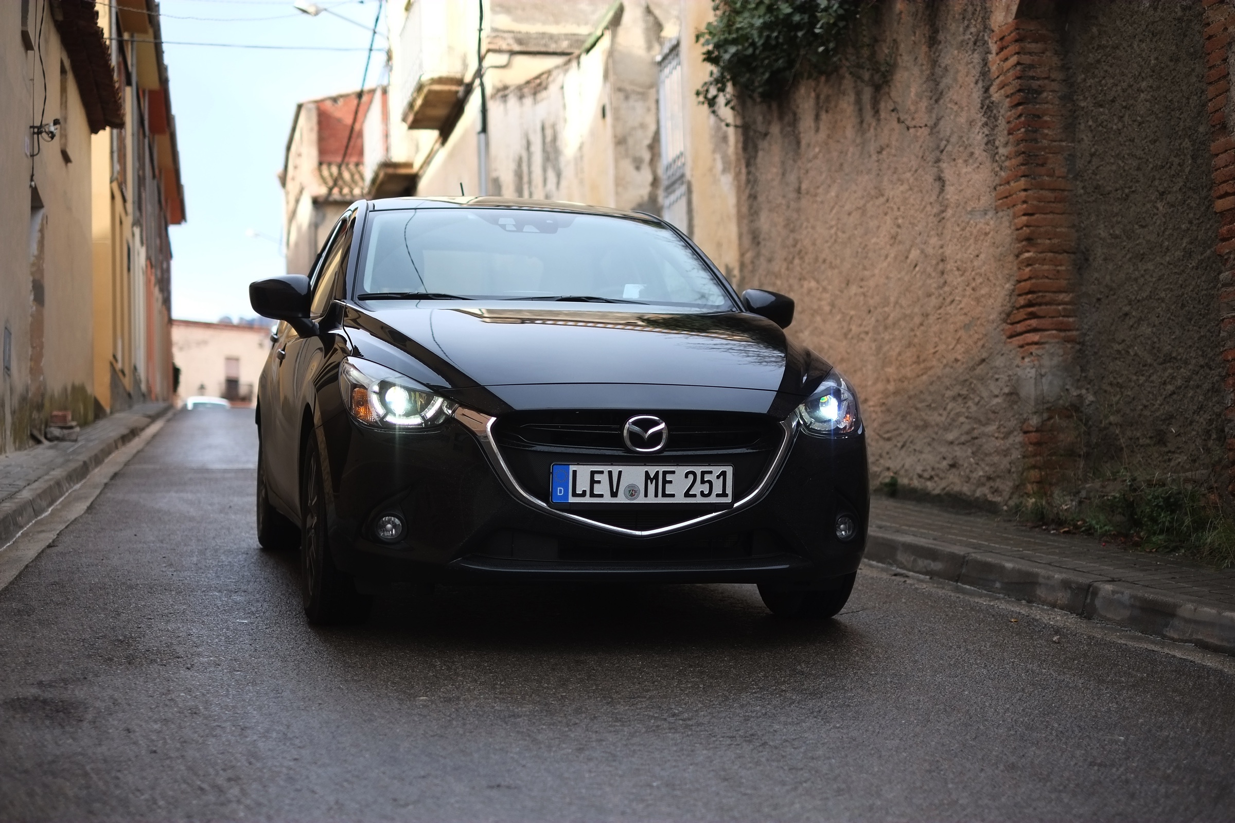 De nieuwe Mazda2 stuurt nog leuker dan zijn voorganger, maar is ook een stuk serieuzer geworden. Een rijtest.