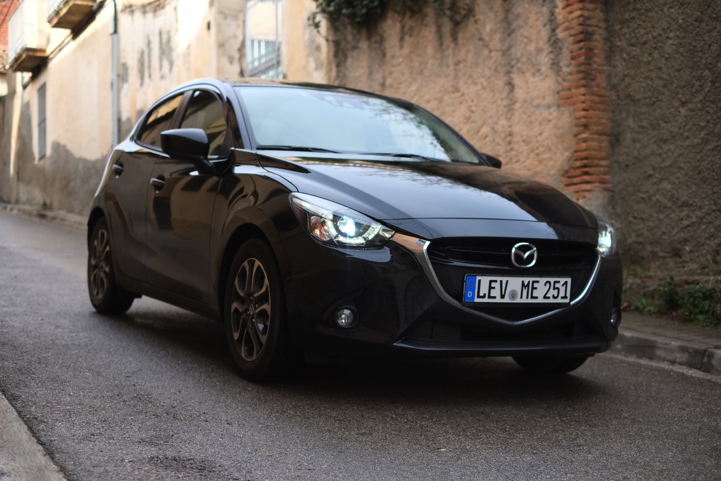 De nieuwe Mazda2 stuurt nog leuker dan zijn voorganger, maar is ook een stuk serieuzer geworden. Een rijtest.