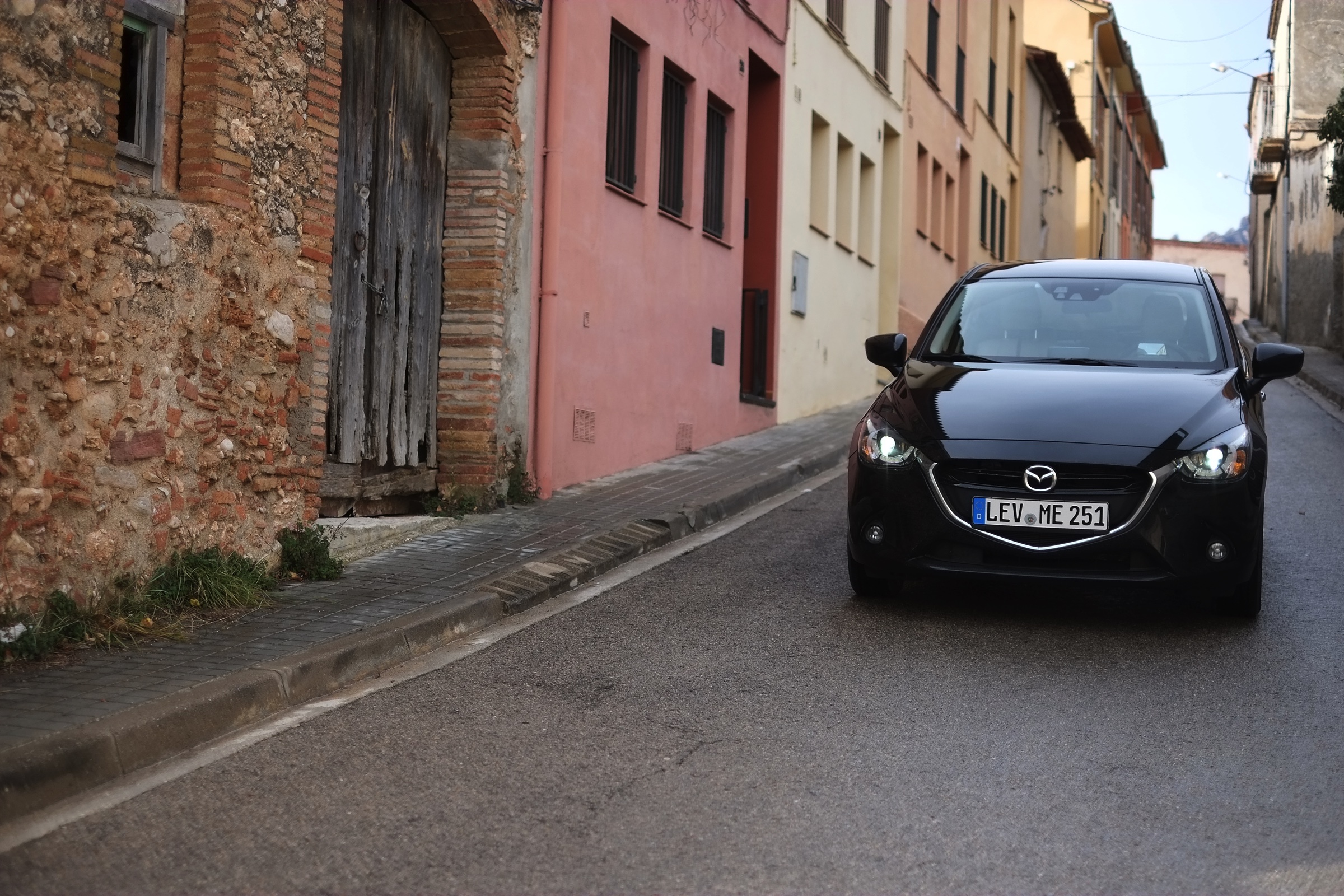De nieuwe Mazda2 stuurt nog leuker dan zijn voorganger, maar is ook een stuk serieuzer geworden. Een rijtest.