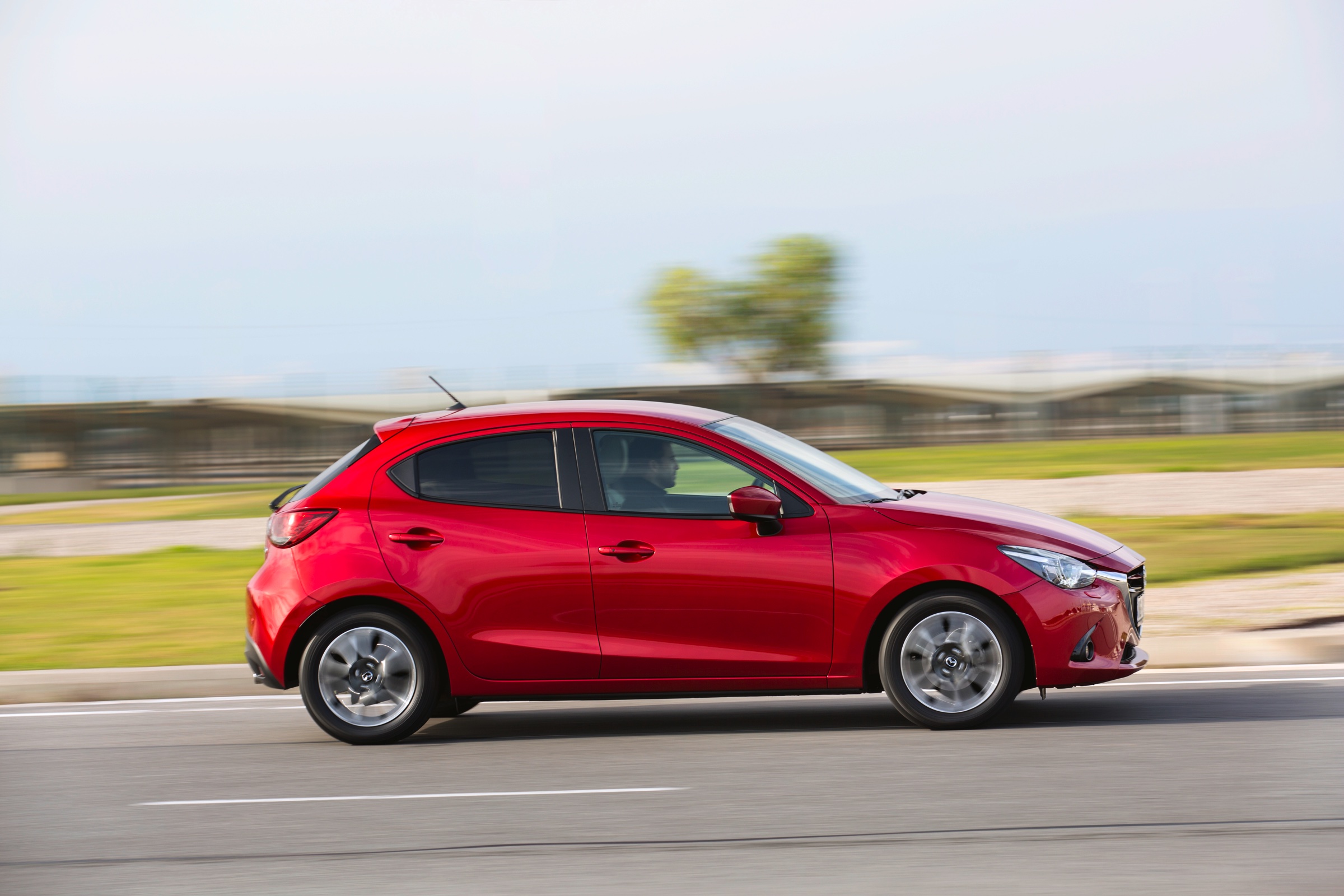 De nieuwe Mazda2 stuurt nog leuker dan zijn voorganger, maar is ook een stuk serieuzer geworden. Een rijtest.