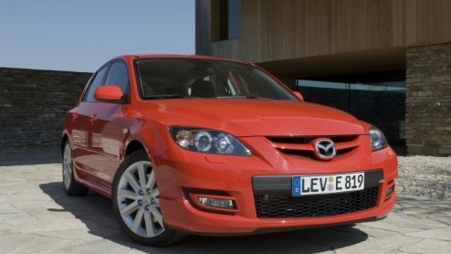 De Mazda3 MPS neemt het op tegen concurrenten als de Volkswagen Golf GTI, de Opel Astra OPC en de Ford Focus ST. De keuze in hot hatches is tegenwoordig reuze. Bijna elke fabrikant biedt wel een hoogp