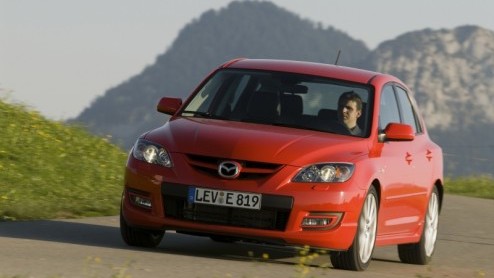 De Mazda3 MPS neemt het op tegen concurrenten als de Volkswagen Golf GTI, de Opel Astra OPC en de Ford Focus ST. De keuze in hot hatches is tegenwoordig reuze. Bijna elke fabrikant biedt wel een hoogp